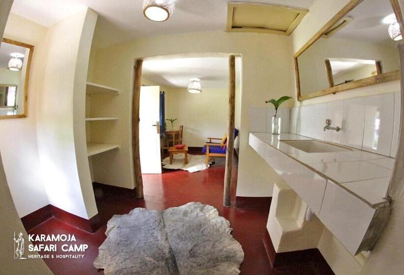 استودیوی استاندارد, Kara Tunga Safari Camp