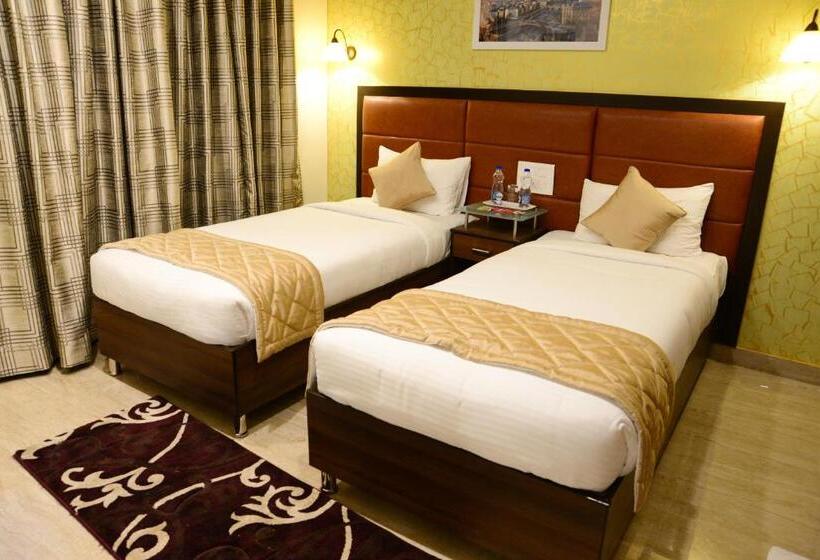Люкс Мастер, D Breeze Suites