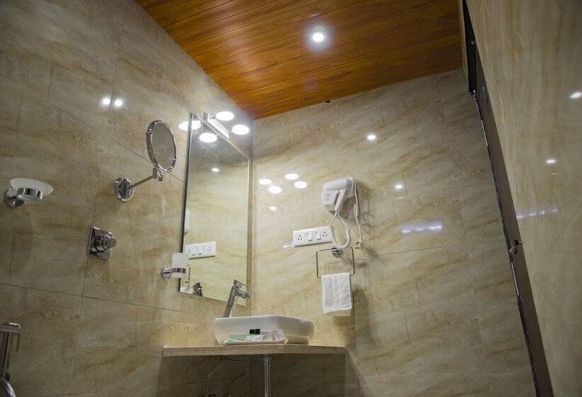 Номер Deluxe, S R Castle