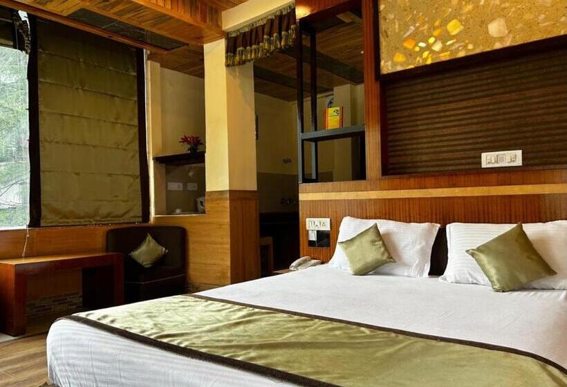 带大床的高级房间, Goroomgo Hotel Gandhi S Paradise Dharamshala