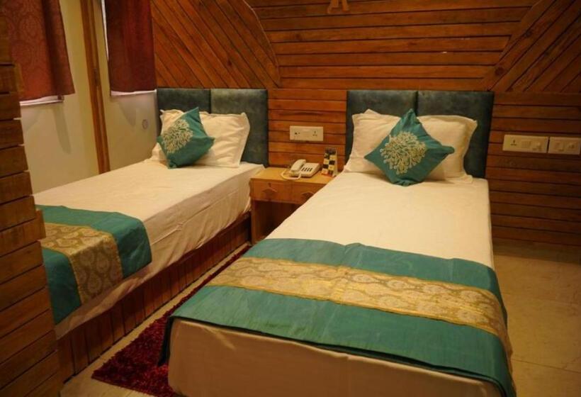 Семейный Номер Deluxe, Goroomgo Hotel Gandhi S Paradise Dharamshala