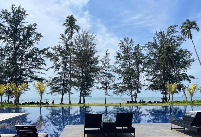 Студио Стандарт Вид на Бассейн, Getawayhub Roxy Sematan Beach Apartment