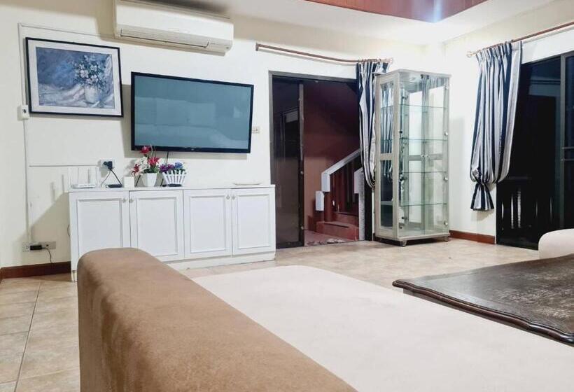 Семейный Номер, Poo Villa Rawai