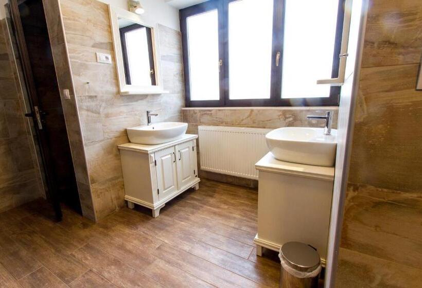 اتاق خانوادگی با سرویس بهداشتی مشترک, Hostel Hildegarden