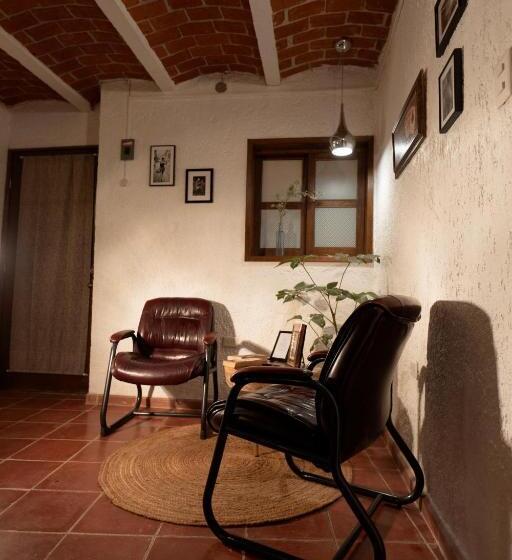 豪华房间, La Casa De Las Poesías