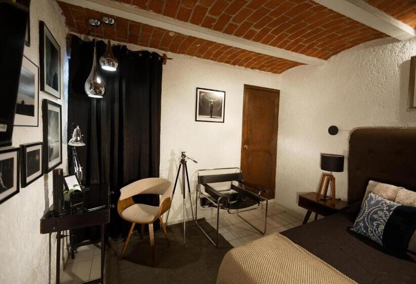 デラックスルーム, La Casa De Las Poesías