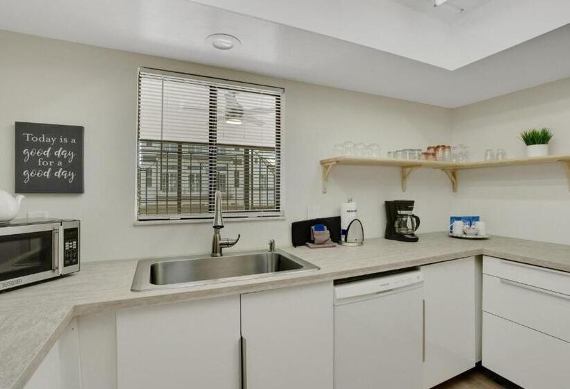 Апартаменты 2 Спальни, Sugar Sand Sanctuary   Beach Condominium