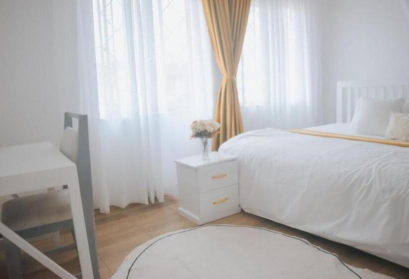 اتاق لوکس با تخت بزرگ, Saruni Homes