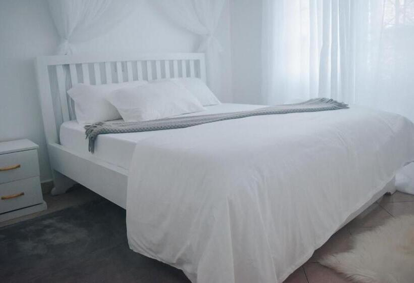 اتاق لوکس, Saruni Homes
