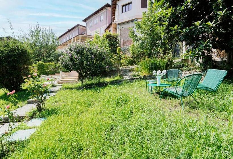 Номер Стандарт Вид на Сад, Asilo In Barolo