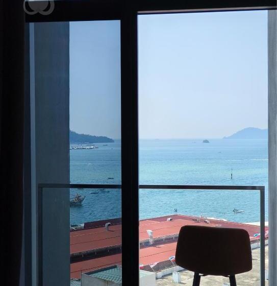Студия Стандарт Вид на Море, Studio Room With Balcony Seaview At The Shore Kk By Clover Home