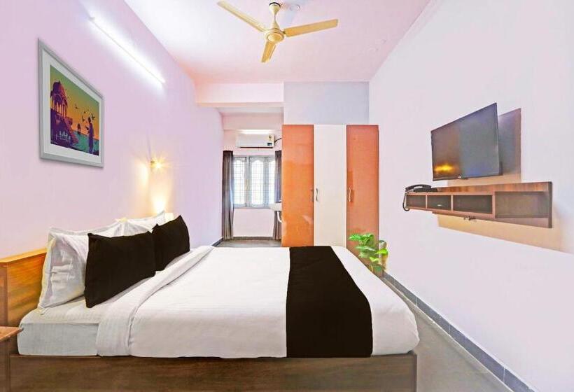 חדר קלאסי לשלושה, Collection O De Alphabet Hotel Umcc
