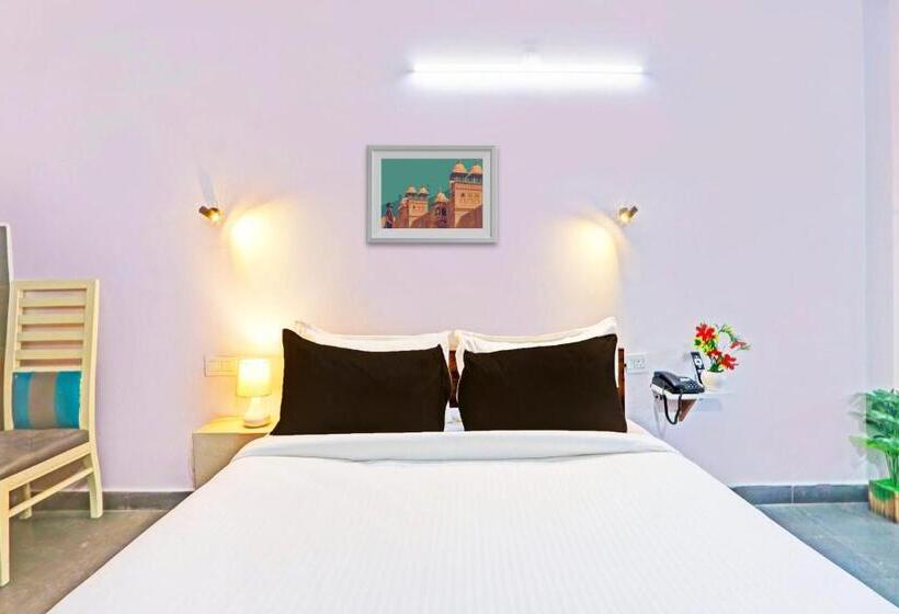 חדר קלאסי לשלושה, Collection O De Alphabet Hotel Umcc
