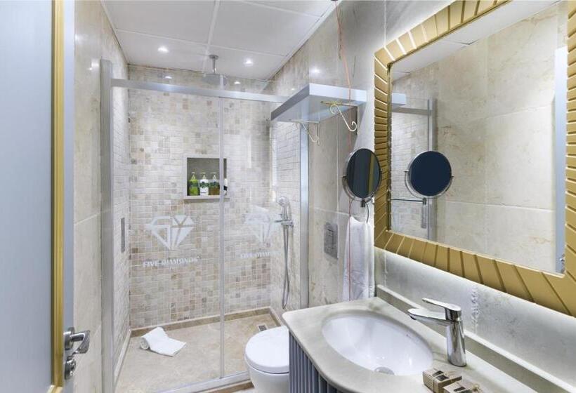 带按摩浴盆的套房, Five Diamonds Hotels