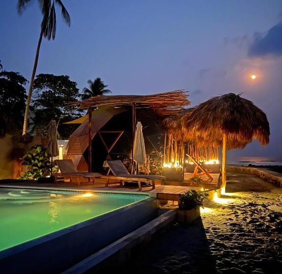 اتاق استاندارد چهارنفره با چشم‌انداز باغ, Almare Zonte   Beachfront Glamping
