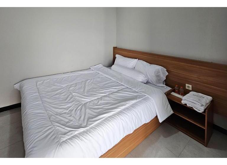 Номер Стандарт, Guest House Saqeena Syariah Near Blitar Park Redpartner