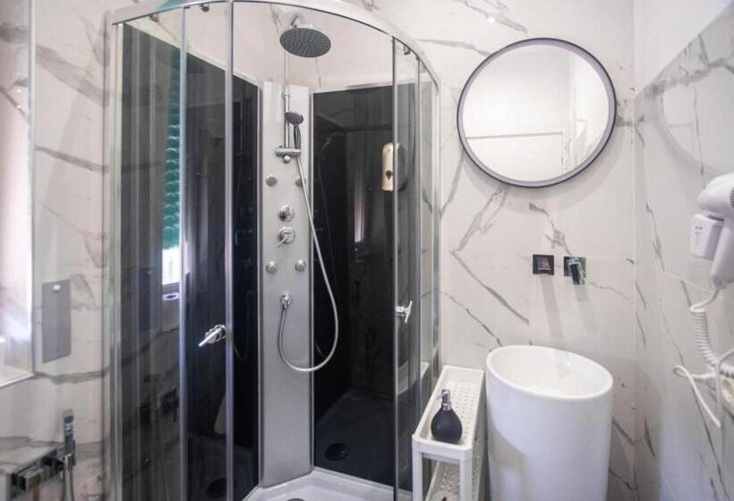 اتاق استاندارد با تخت بزرگ, Ricci 16   Suite & Rooms