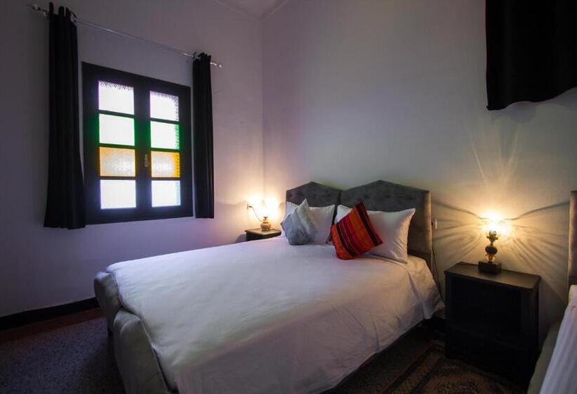 اتاق راحتی سه تخته, Hôtel Fontaine Campini