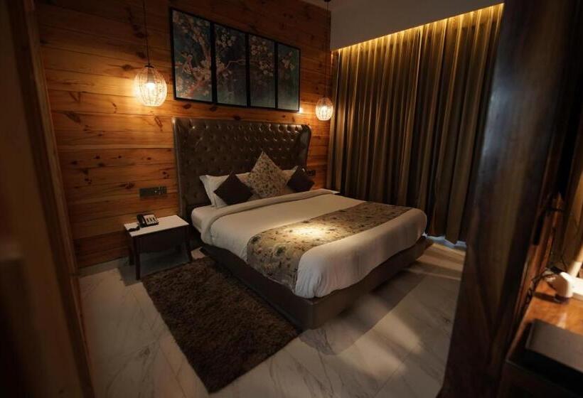 스탠다드 룸 산 전망, Kasauli Hills Resort