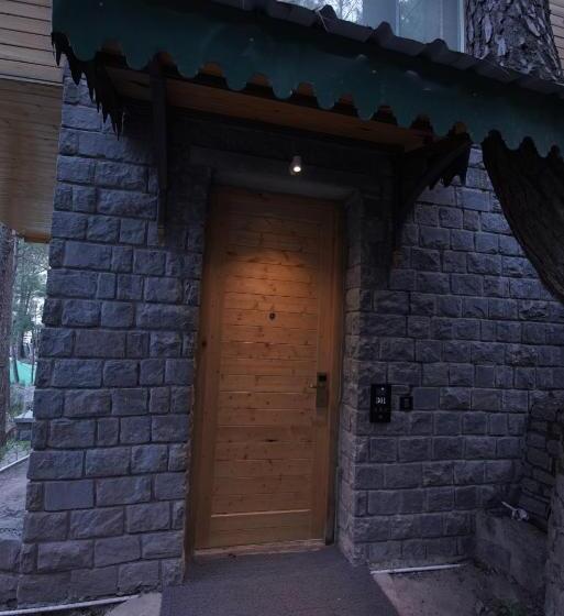 스위트, Kasauli Hills Resort