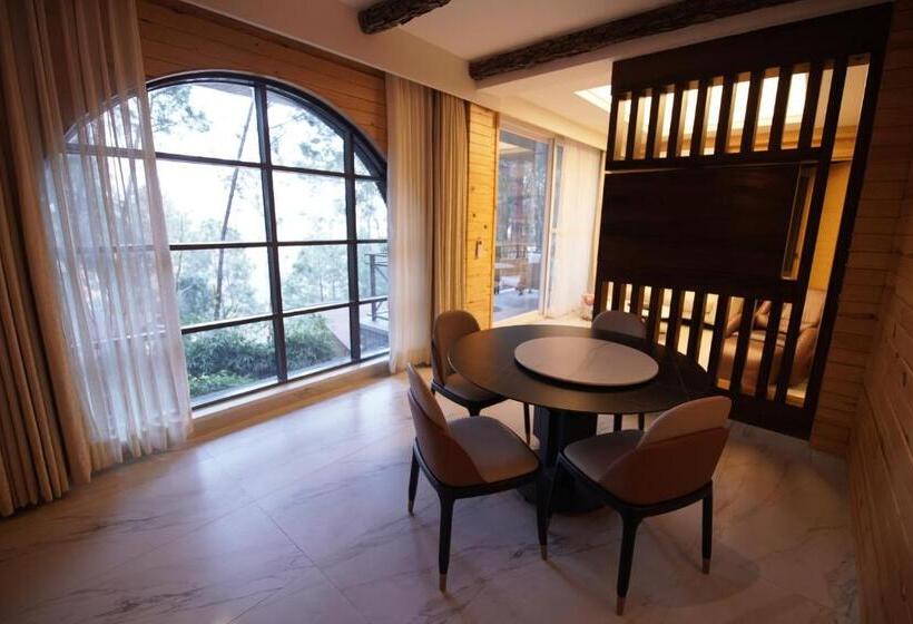 스위트, Kasauli Hills Resort