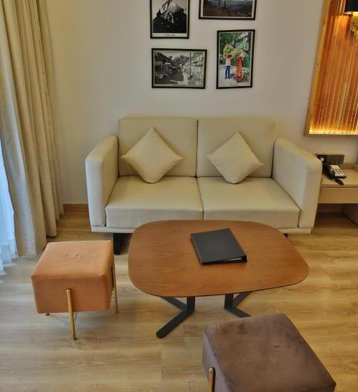 듀플렉스 스위트, Kasauli Hills Resort