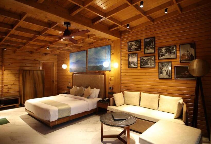 디럭스 룸 킹사이즈 침대, Kasauli Hills Resort