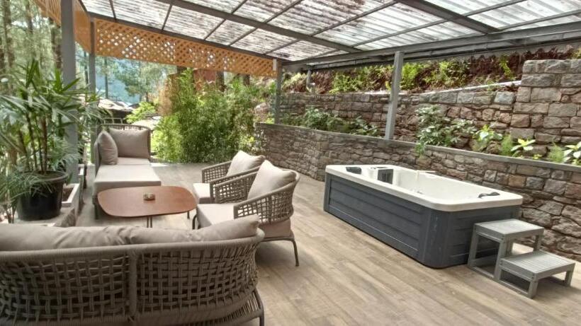 스위트, Kasauli Hills Resort