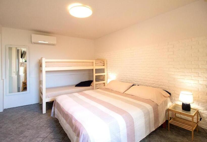Семейный Номер, La Casa Del Sole   Beachfront B&b   Anzio