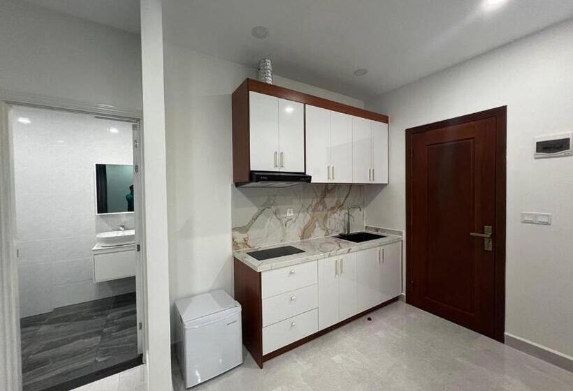 استودیوی استاندارد, C