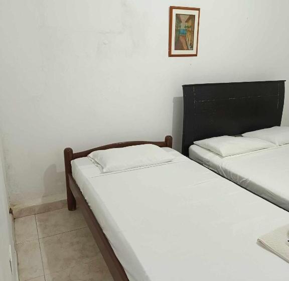 스탠다드 트리플 룸, Hostal La Milagros
