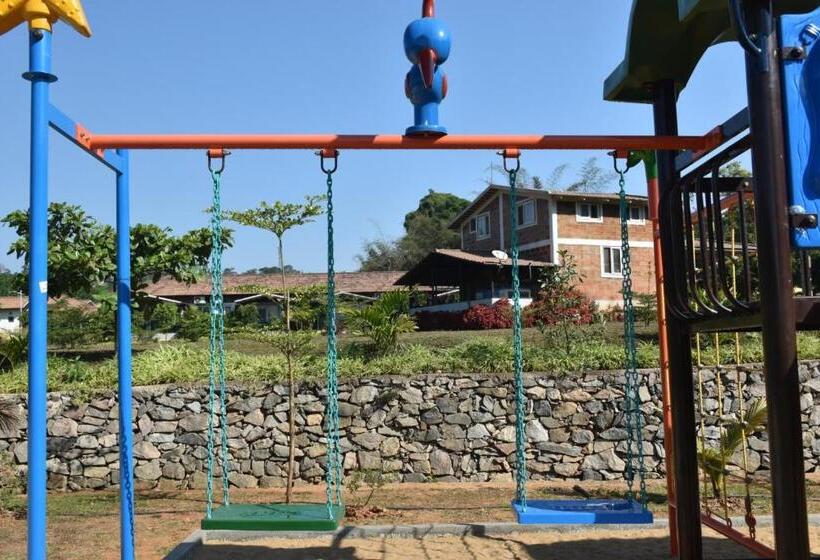家庭间, Neervana Resort