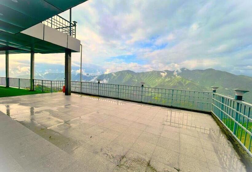 스탠다드 트리플 발코니 룸, The Grand Edge Retreat   Luxury In The Clouds
