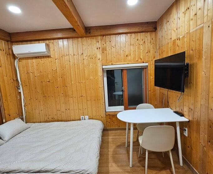 Quarto Familiar, Namsan Terrace