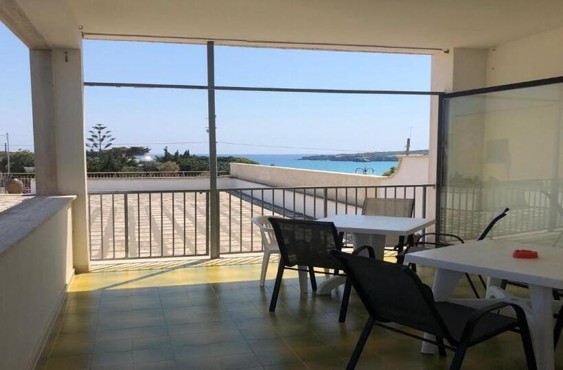 Apartamento 1 Quarto com Terraço Vista Mar, Odegos Residence Torre Dell Orso