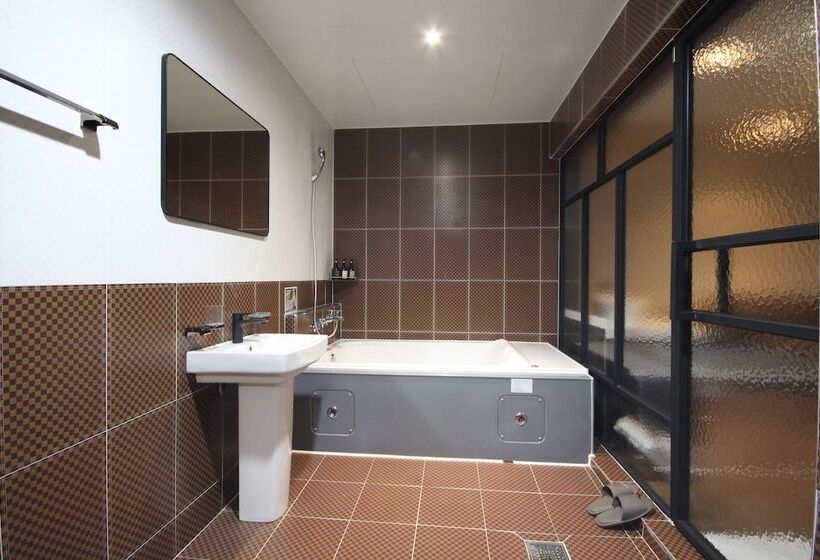 Люкс, Brown Dot Hotel Jinhae