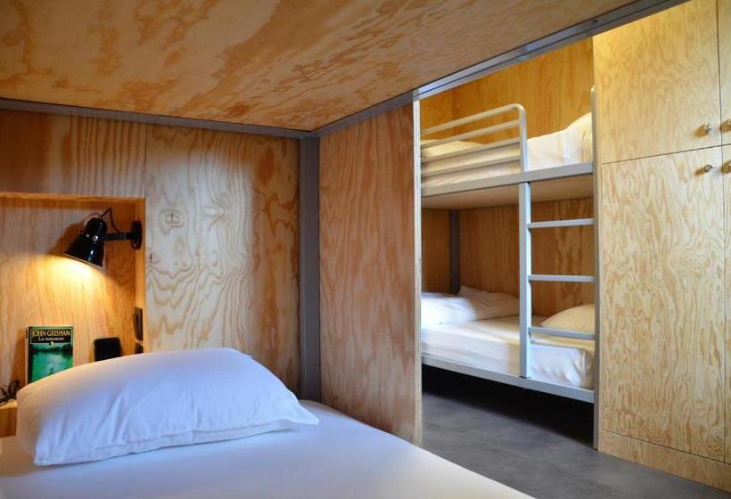 Bed in Shared Room with Shared Bathroom, Eklo Hotels Lille