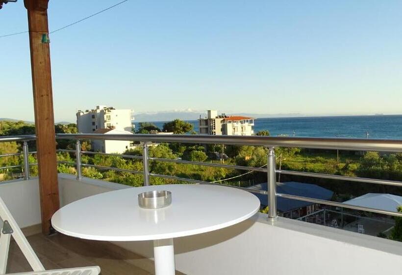 اتاق لوکس با بالکن و چشم‌انداز دریا, Beach Restaurant Fabio
