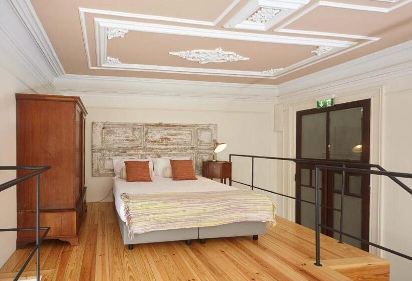 سوییت خانوادگی, The Passenger Hostel