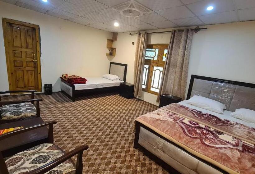 اتاق استاندارد سه تخته با چشم‌انداز باغ, Rus Olive Lodge Skardu