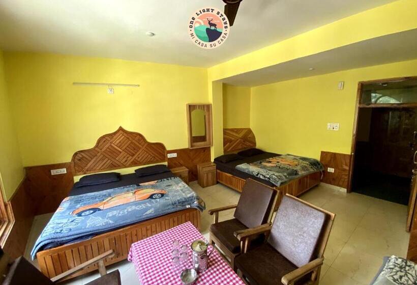 Семейный Номер, Bhoj Hotel X One Light Stays