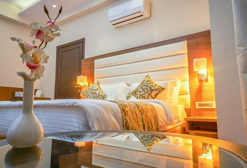 اتاق اجرایی, Ganpati Hotel Katra