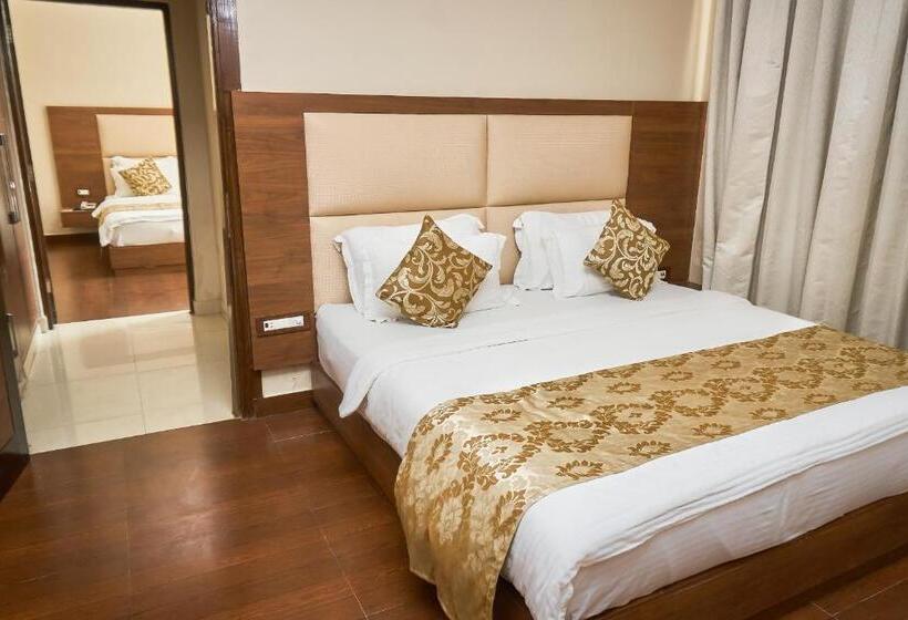اتاق خانوادگی, Ganpati Hotel Katra