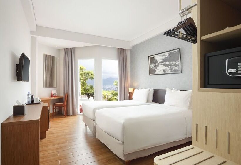 풀장 전망 디럭스 룸, Swissbelinn Luwuk