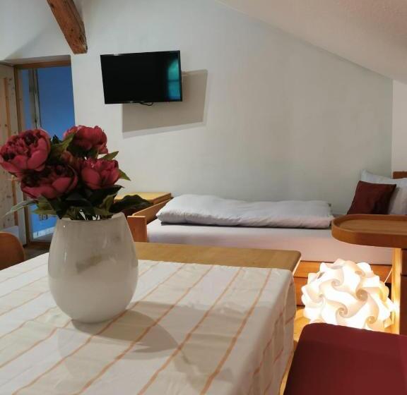 Четырехместный Номер Стандарт, Turmhotel Zum Erasmus
