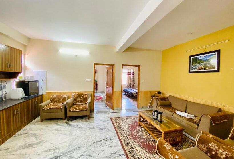 חדר משפחתי נוף להרים, Sai Cottage Shimla