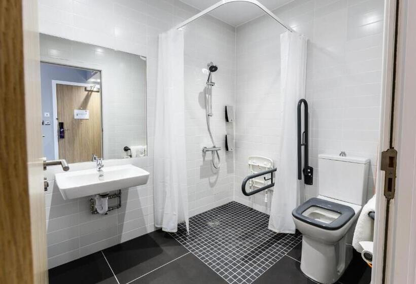 Номер Стандарт Адаптированный для Инвалидов, Holiday Inn Express   Wigan, An Ihg