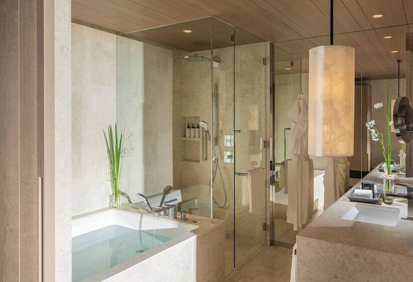 Номер Superior, Four Seasons Hotel Osaka