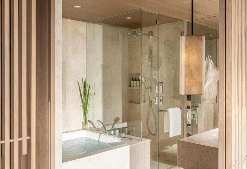 Номер Superior, Four Seasons Hotel Osaka