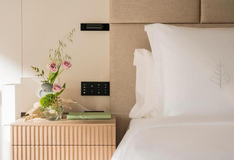 Номер Deluxe, Four Seasons Hotel Osaka